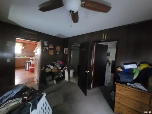 905 W MONROE Street, Herrin, IL 62948