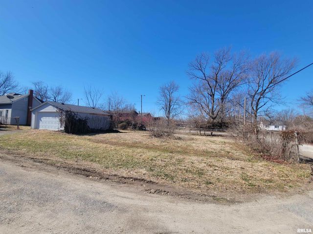 905 W MONROE Street, Herrin, IL 62948