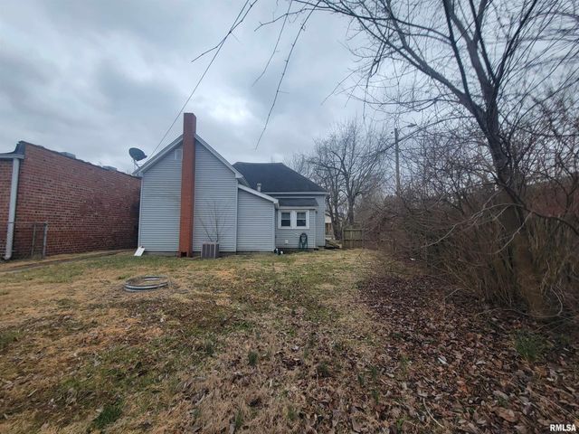 905 W MONROE Street, Herrin, IL 62948