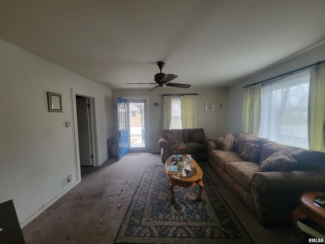 905 W MONROE Street, Herrin, IL 62948