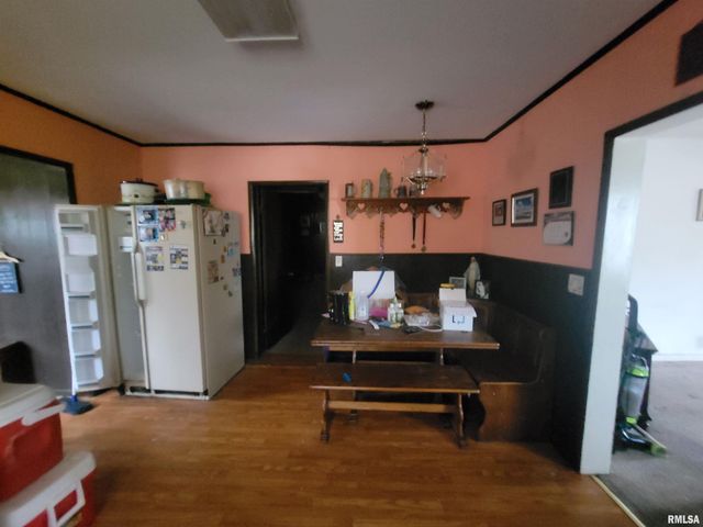 905 W MONROE Street, Herrin, IL 62948