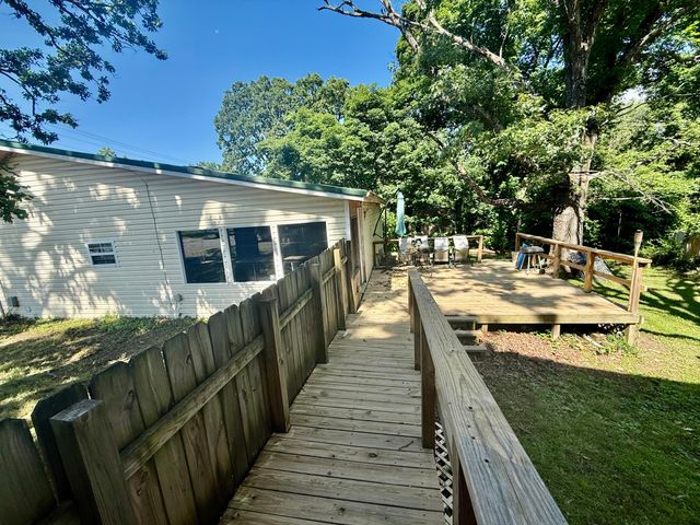 1235 W State Route 17, Houston, MO 65483