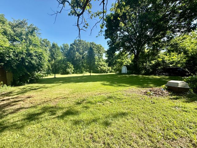 1235 W State Route 17, Houston, MO 65483