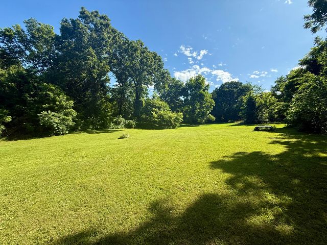 1235 W State Route 17, Houston, MO 65483