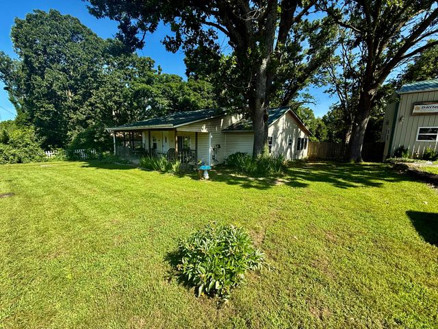 1235 W State Route 17, Houston, MO 65483