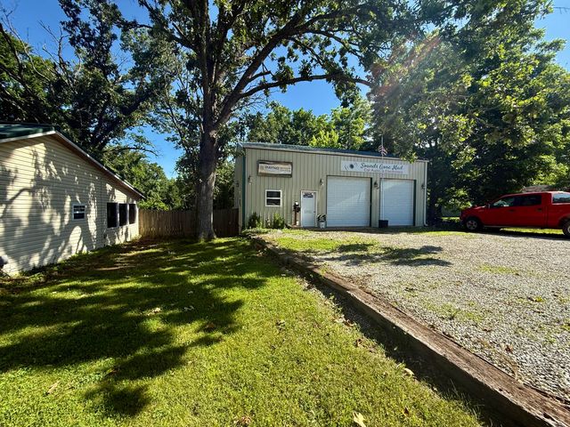 1235 W State Route 17, Houston, MO 65483