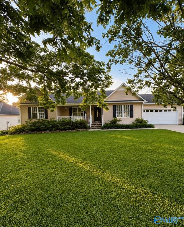 54 Land Circle, Albertville, AL 35950