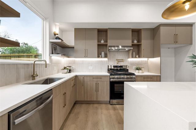 7530 La Salette Street, Houston, TX 77021