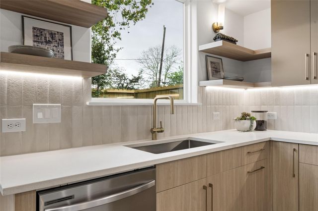 7530 La Salette Street, Houston, TX 77021