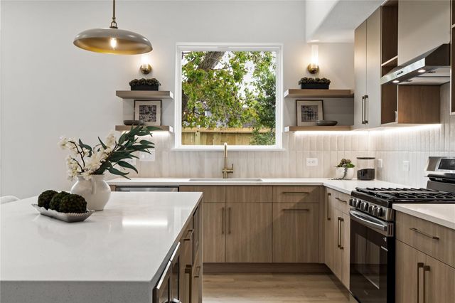 7530 La Salette Street, Houston, TX 77021