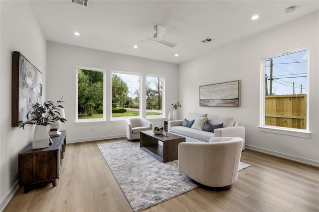 7530 La Salette Street, Houston, TX 77021