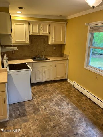 14 Canty Road, Greenfield, NY 12866