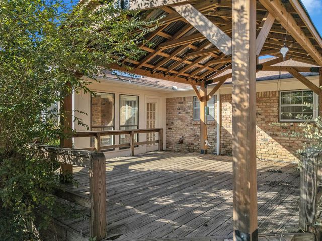 300 Rick Dr, Longview, TX 75605