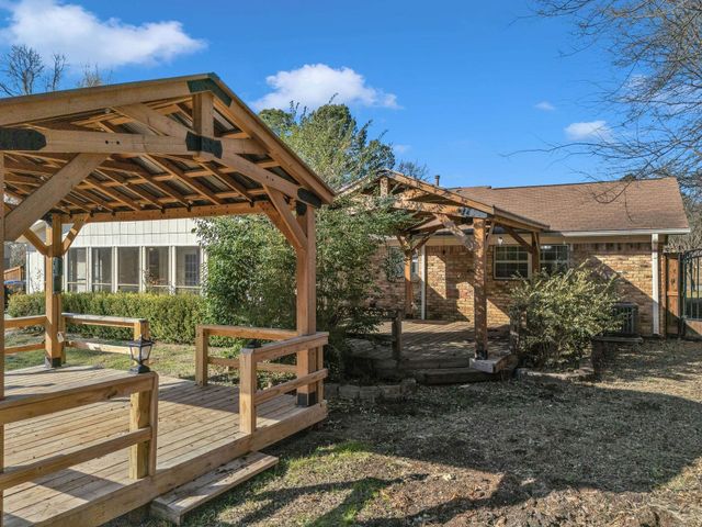 300 Rick Dr, Longview, TX 75605