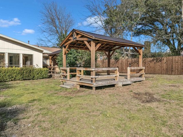 300 Rick Dr, Longview, TX 75605