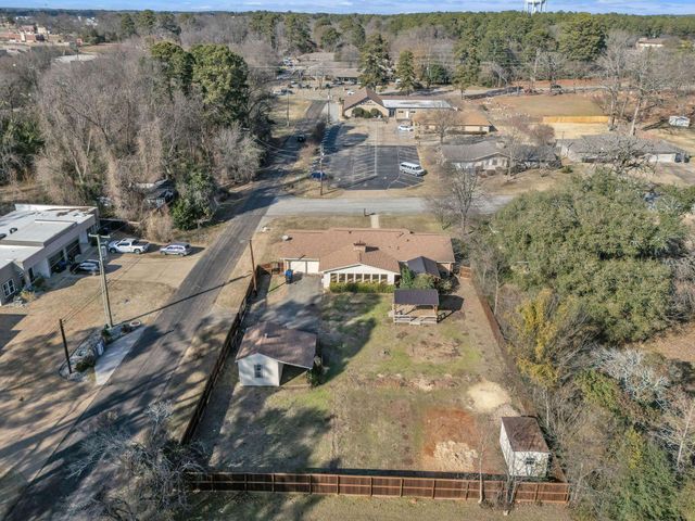 300 Rick Dr, Longview, TX 75605