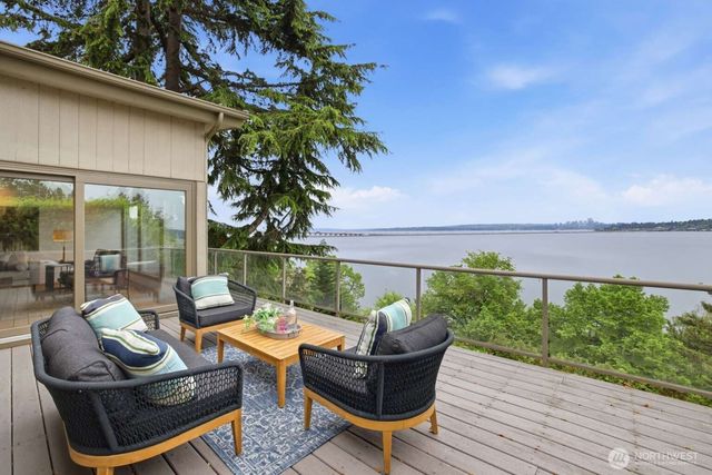 2514 Shoreland Drive S, Seattle, WA 98144