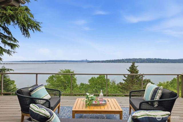 2514 Shoreland Drive S, Seattle, WA 98144