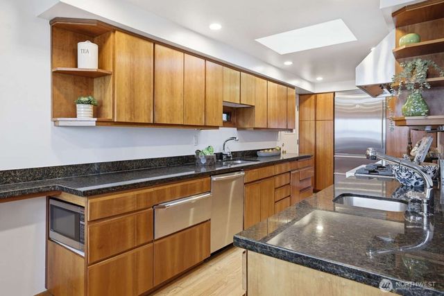 2514 Shoreland Drive S, Seattle, WA 98144