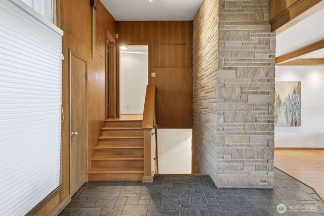 2514 Shoreland Drive S, Seattle, WA 98144