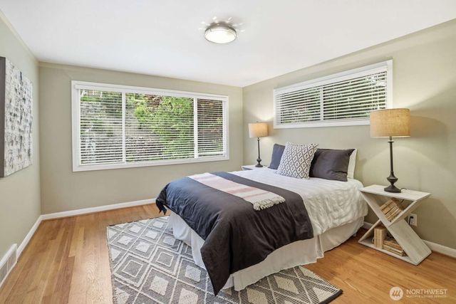 2514 Shoreland Drive S, Seattle, WA 98144