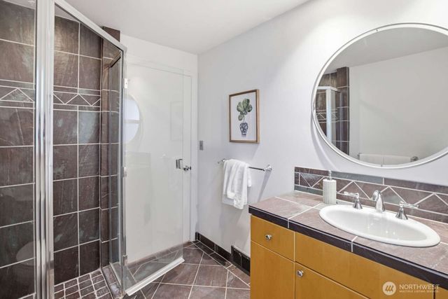 2514 Shoreland Drive S, Seattle, WA 98144