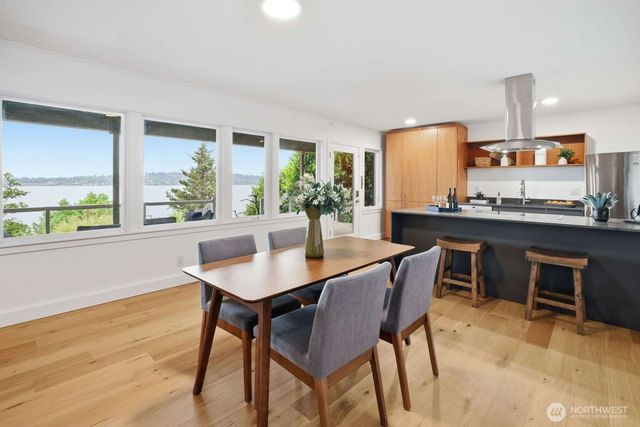 2514 Shoreland Drive S, Seattle, WA 98144