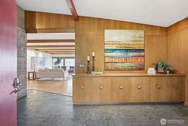 2514 Shoreland Drive S, Seattle, WA 98144