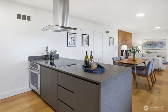2514 Shoreland Drive S, Seattle, WA 98144