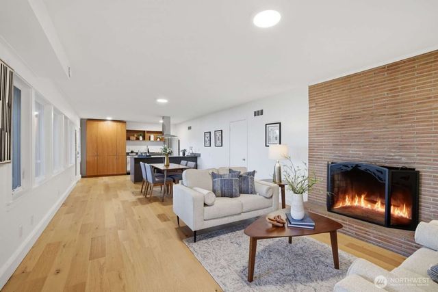 2514 Shoreland Drive S, Seattle, WA 98144