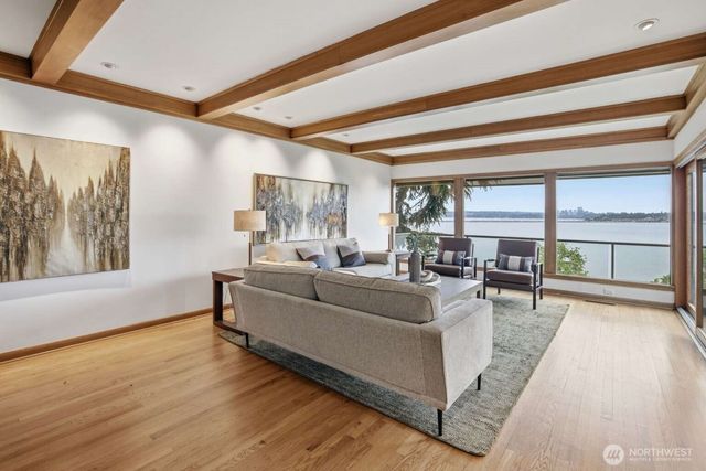 2514 Shoreland Drive S, Seattle, WA 98144