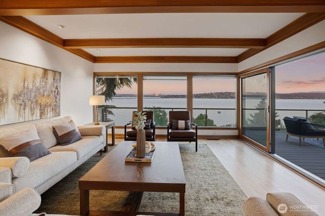 2514 Shoreland Drive S, Seattle, WA 98144