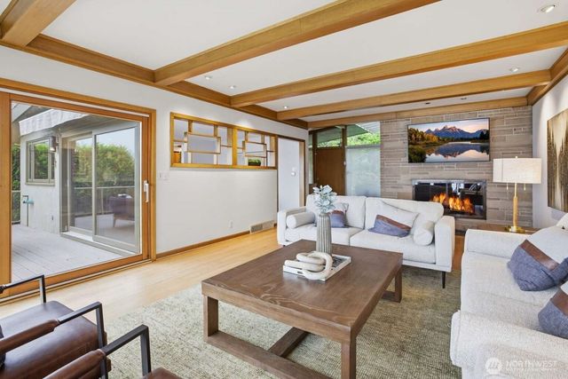 2514 Shoreland Drive S, Seattle, WA 98144
