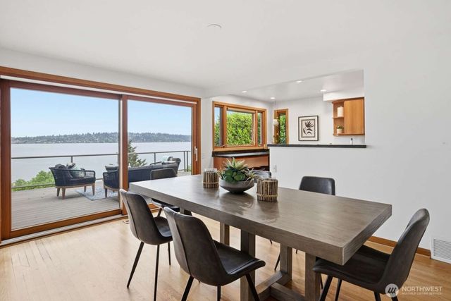 2514 Shoreland Drive S, Seattle, WA 98144