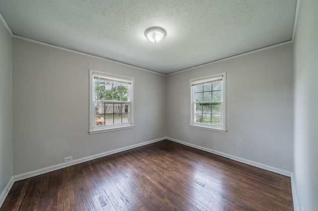 1155 Greenbrier Drive, River Oaks, TX 76114