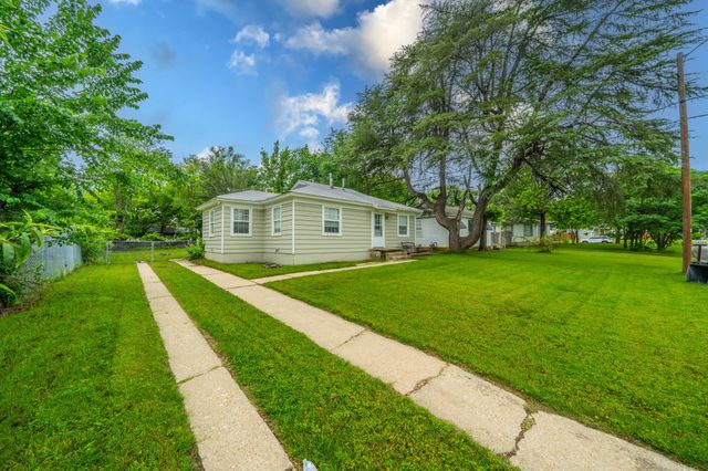 1155 Greenbrier Drive, River Oaks, TX 76114
