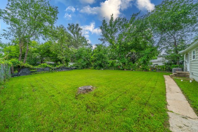 1155 Greenbrier Drive, River Oaks, TX 76114