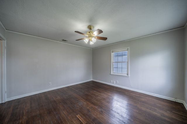1155 Greenbrier Drive, River Oaks, TX 76114