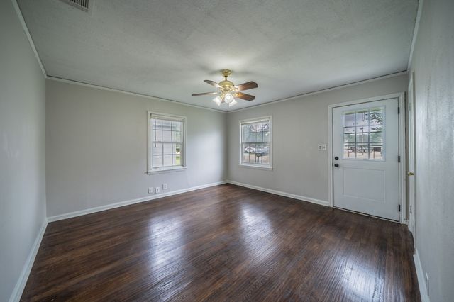 1155 Greenbrier Drive, River Oaks, TX 76114