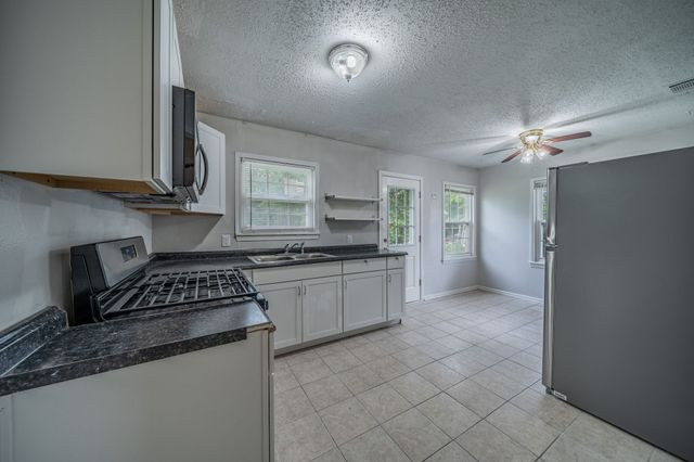 1155 Greenbrier Drive, River Oaks, TX 76114