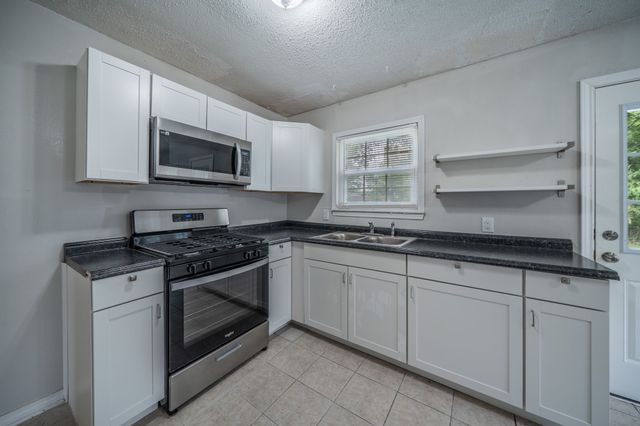 1155 Greenbrier Drive, River Oaks, TX 76114