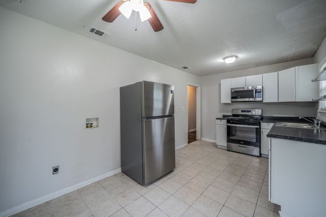 1155 Greenbrier Drive, River Oaks, TX 76114