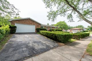 2715 Hyde Park Avenue, Waukegan, IL 60085