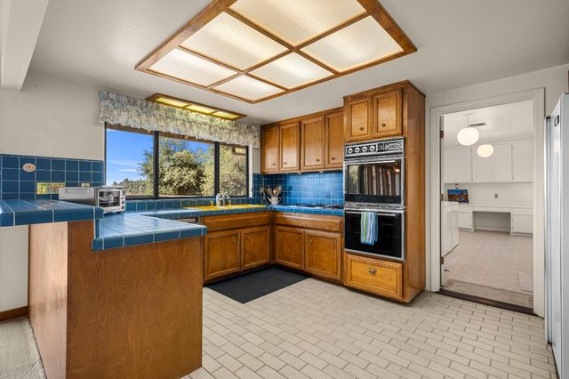 1582 Barrett Dr, Placerville, CA 95667