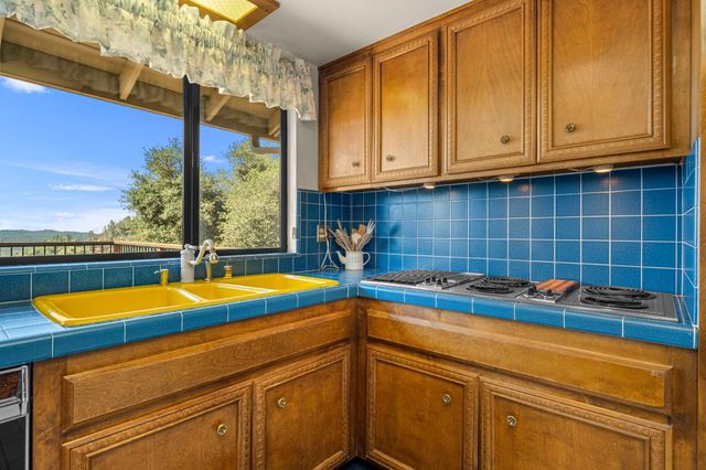 1582 Barrett Dr, Placerville, CA 95667