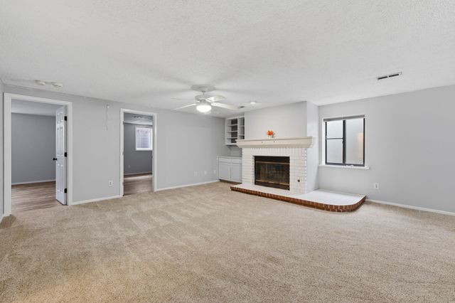 9221 W Douglas Ave, Wichita, KS 67209