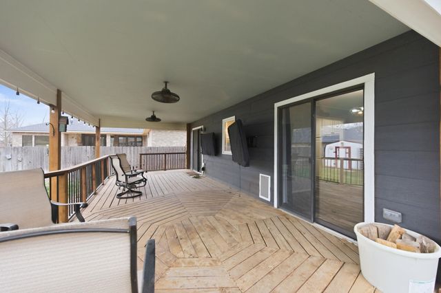 9221 W Douglas Ave, Wichita, KS 67209