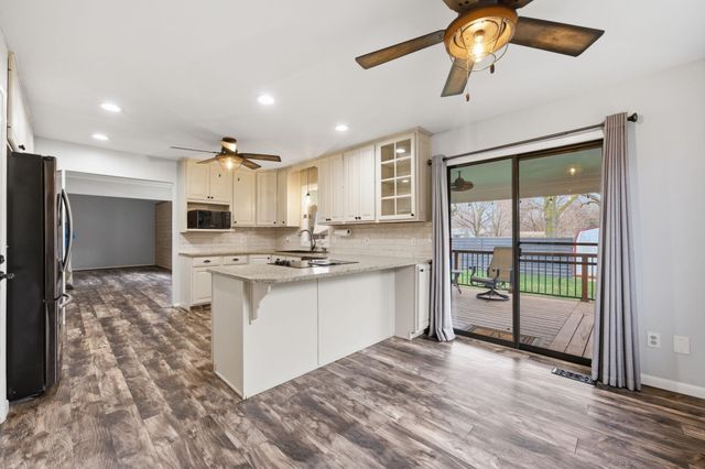 9221 W Douglas Ave, Wichita, KS 67209