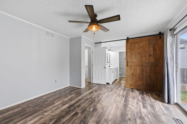 9221 W Douglas Ave, Wichita, KS 67209