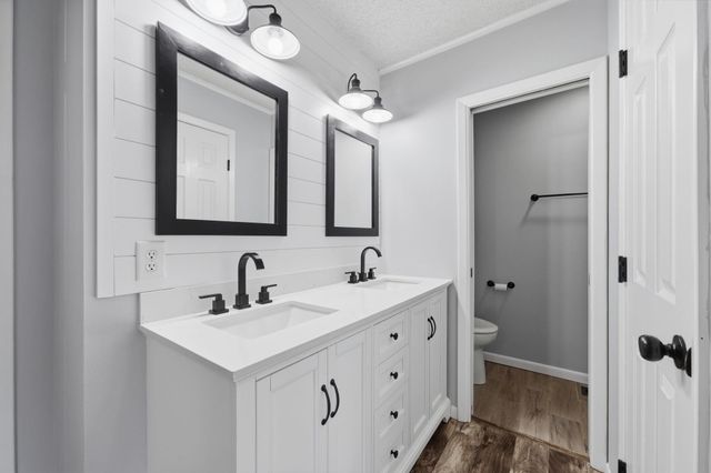 9221 W Douglas Ave, Wichita, KS 67209